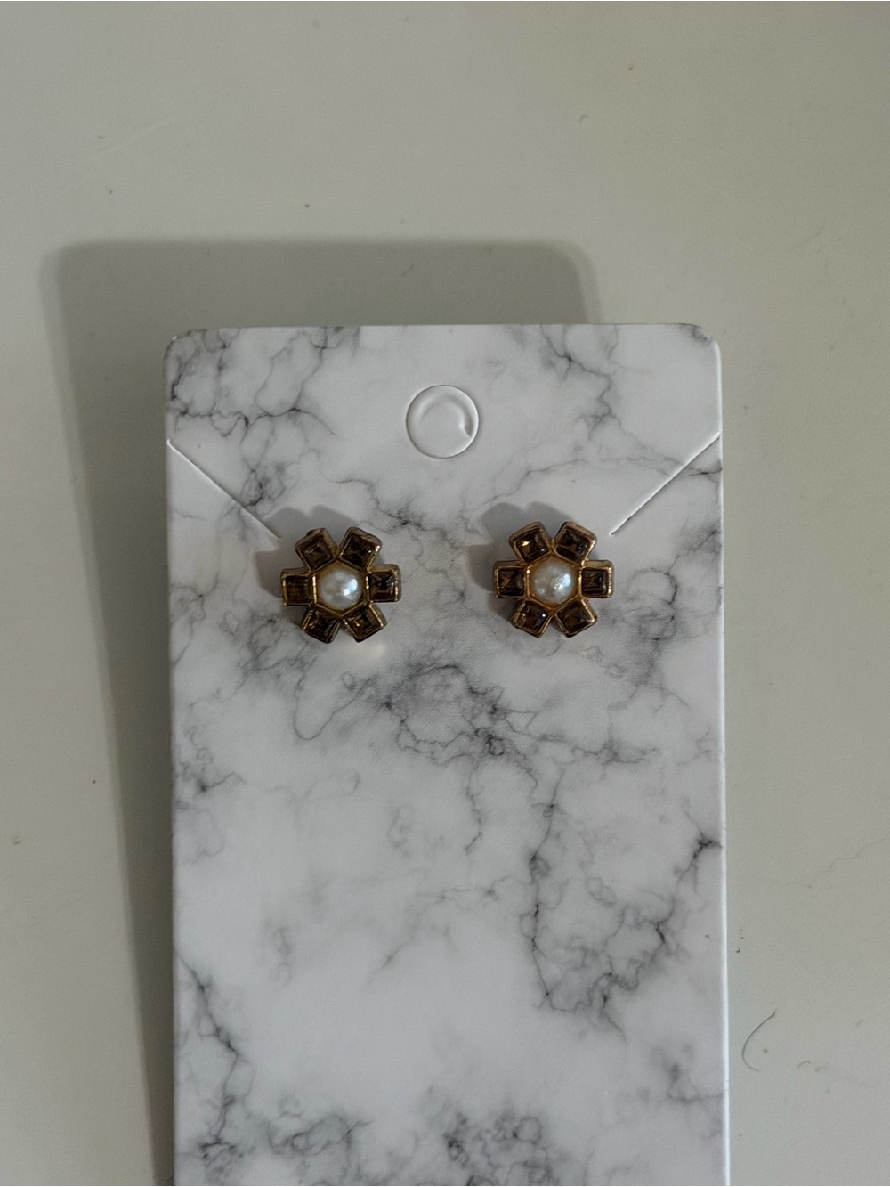Flower pearl stud earrings silver